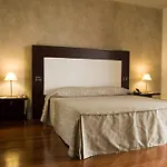 Cremona Palace מלון